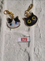 E75★ハンドメイド★猫ちゃんチャーム2個セット★寿工房