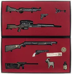 希少品 バイオハザード　ヴィレッジ　ミニチュアセット＆アートブック バイオハザード ヴィレッジ」、レプリカコートや作中に登場する