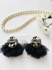 ブラックゴールドインド刺繍リボン／ブラックフリルチュール ハンドメイド ピアス イヤリング ビーズ刺繍