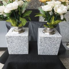 墓石 花立２個 御影石 水磨き仕上げ 置くだけ みかげ石