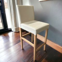 IKEAクリーム色の完売背もたれ付きバースツール2脚セットHENRIKSDAL IKEAクリーム色の完売背もたれ付きバースツール2脚セットHENRIKSDAL