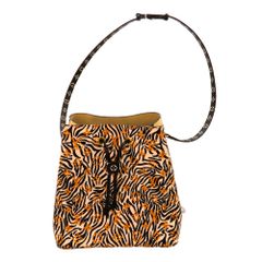 【中古】LOUIS VUITTON ルイヴィトン M44679 モノグラム・ジャングルコレクション2020 ネオ・ノエ イヴォワール ゼブラ柄 限定 A2502602 【無料ギフトラッピング承ります】