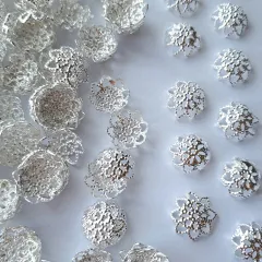 花型座金 【 9.8g 100個 】 ビーズキャップ 座金 花座 アクセサリーパーツ ハンドメイド ビーズ ビーズパーツ( ホワイトシルバー )