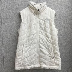 THE NORTH FACE 中綿-フリースベスト リバーシブル仕様 ホワイト 刺繍ロゴ シルバーロゴ ポケット付き ベストジャケット【レディースM】