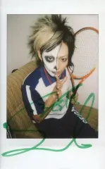 【中古】生写真(男性) ☆Black Gene For the Next Scene/Sala/直筆サイン入り・膝上・衣装青・白・コスプレ・座り・右向き・右手パー・左手テニスラケット/生チェキ