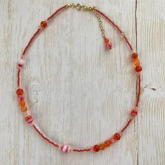 オレンジカラーのビーズネックレス／チョーカー