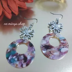 ハンドメイドアクセサリー マーブル シルバー メタルフラワー 大ぶり 花 ピアス⭐︎048