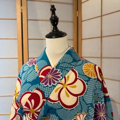 着物　身丈155cm　ポリエステル　青色　花柄　小紋　レディース　モダン　洗える着物