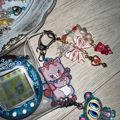 4【ビーズアクセサリー】スマホ　たまごっち　たまごっちコネクション　ユニ　ストラップ　キーホルダー　ピンク　リボン