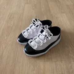 ジョーダン 11 レトロ ロー 虹色 TD ー 160