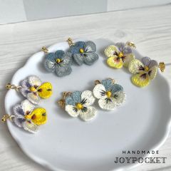 【カスタム可】ビオラのドロップピアスのサムネイル