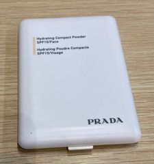 プラダ ハイドレイティング コンパクト パウダー SPF15/フェイス