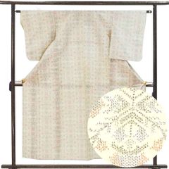 紬 身丈157cm 裄62cm 前幅23cm 後幅30cm 袖丈54cm 袖幅32cm レディース 単衣 連続模様 裄Sサイズ 初夏・初秋用 正絹（シルク）ホワイト やや難 リメイク リユース リサイクル【呉服のきくや】