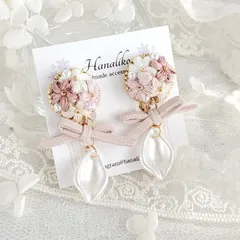 【No.RF04】刺繍ピアス／イヤリング｜桜色の花束×花びらチャーム｜春のフェミニンアクセサリー