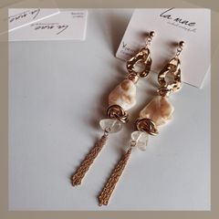 《304ステンレス 24KGP》ハンドメイドピアス 天然シェル クリア天然石 ロング タッセルチェーン メタル ゴールド シルバークリア アレルギー対応《イヤリング変更可能》