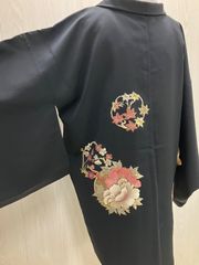 «花ラブリ»HOR941BK　黒羽織　リユース　リサイクル　黒　ブラック　ピンク　金　ゴールド　刺繡　ししゅう　花　紅葉　もみじ　梅　うめ　花の丸　和装　和柄　和風　和服