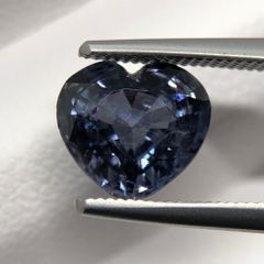 天然　非加熱　プラチナ系ブルー　スピネル　1.65ct　ルース　希少カラー　煌めくビューティフルハート　高貴　神秘感　キラキラ美濃色　国内鑑別書付き