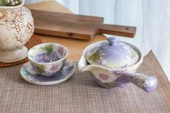 日本製ゆずりは工房 花かざり  平急須と 茶菓セット カップ ソーサ― セット 花柄 おしゃれ かわいい カフェ 喫茶店  陶器 瀬戸焼 和食器 食器 手描き プレゼント 贈り物 ギフト 母の日 敬老の日 誕生日