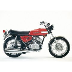 絵画風 壁紙ポスター (はがせるシール式) カワサキ 500-SS H1 マッハ3 赤 1969年 伝説のバイク キャラクロ K5SS-007A1 (A1版 830mm×585mm) ＜日本製＞ ウォールステッカー お風呂ポスター