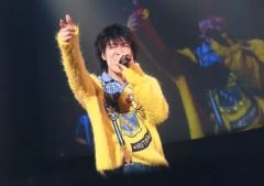 [중고]생사진(남성) BOYS AND MEN/히라마츠 켄토/라이브 포토·가로형·상반신·의상 황·오른손 올려/마코토 Live Photo Set
