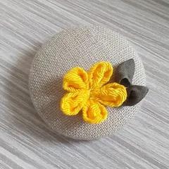 つまみ細工　くるみボタン　ヘアゴム　イエローフラワー