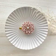 つまみ細工　髪飾り　ブローチ　サーモンピンク