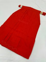 価格を見直しました(^^)　≪花ラブリ≫KHK720RE　リユース　リサイクル　袴　子ども用　子供用　男女兼用　ユニセックス　キッズ　絹？　朱赤系　赤系　オレンジ系　レッド系　神事用？　祭事用？　和装　和服　和風　和柄　吉祥模様　鶴　つる　祭り　まつり