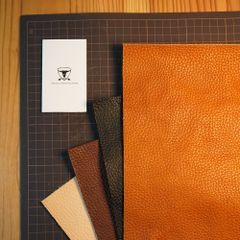 【A4サイズ 4色4枚セット】シボ有り国産ヌメ革（たつのレザー）ハギレ　タンニン鞣し　はぎれ