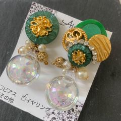 ヴィンテージボタンシャボン玉つぶつぷパールイヤリング　アシンメトリー緑グリーンネジ式