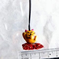 ねこ猫ハンドメイド♡座布団＆小判付ミニミニ招きネコストラップ♡茶トラ