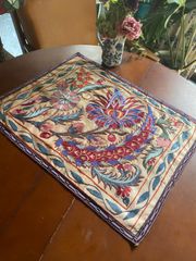 ウズベキスタンのシルクの手刺繍スザニ　特別のコレクション　セミアンティークのスザニ刺繍　60×47 テーブルやクッションカバーにも！