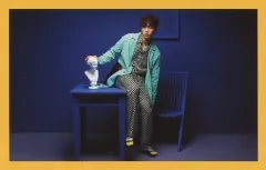 【中古】コレクションカード(男性) JUNHO(From 2PM)/横型・全身・座り・背景黒/CD「2017 S/S」(ESCL-4900-3E)封入特典 スペシャルプレゼント応募券付きカード