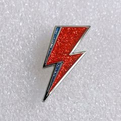 DAVID BOWIE デヴィッド・ボウイ Aladdin Sane アラジン・セイン Lightning Bolt ライトニングボルト 稲妻 ラメ ピンバッジ