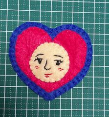 フェルト　ブローチ　ハート