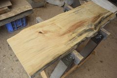 アウトレット トチ(橡)の一枚板 長さ約107cm 幅約33～37cm 厚さ約2.8cm DIY用 Z145