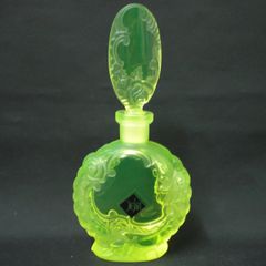 ウランガラスの香水瓶「Rococo」　by　チェコ　DESNA社
