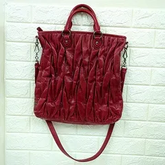 MIUMIU ミュウミュウ マテラッセ ２WAY バッグ レザー レッドトルコ製 MIUMIU ミュウミュウ マテラッセ 2WAY バッグ レザー レッドトルコ製