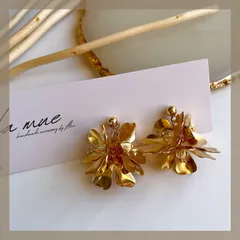 ミニフラワー♡《304ステンレス 24KGP 本金メッキ ポスト》 メタル フラワー ブーケ ピアス ゴールド シルバー  小ぶり お花 花びら クリア ビーズ 可愛い キレイ アレルギー対応 ハンドメイドピアス 《イヤリング変更可能》