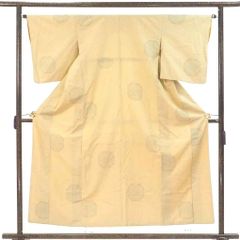 紬 身丈155cm 裄64cm 前幅23.5cm 後幅29cm 袖丈50cm 袖幅33.5cm レディース 袷 絣模様 裄Mサイズ 秋冬春用 正絹（シルク）イエロー やや難 結城紬 奥順 リメイク リユース リサイクル【呉服のきくや】