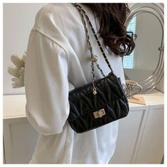 ミニショルダーバッグ　レディース　韓国ファッション　ショルダーバッグ　小さめバッグ　ミニバッグ　ハイブラ風　ブランド風バッグ
