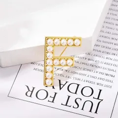 ☆ Fタイプ ☆ ブローチ イニシャル A～M pmybroch05 ブローチ パール イニシャル アルファベット アクセサリー ピンバッチ ワンポイント レディース ブローチピン 英字 おしゃれ ギフト お祝い 入学式 卒業式 発表会 同窓会 演奏会