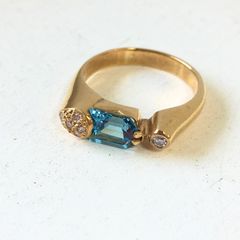 ブルートパーズとダイヤモンド　18金のリング　12号　新品　ブルートパーズ