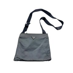 プラダ トライアングルロゴ ポシェット シルクサテン ショルダーバッグ PRADA 明るいグレー