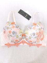 【新品】Ｗacoal Salute　ワコールサルート　ブラジャー　薄ピンク系　送料込み　F75　966968