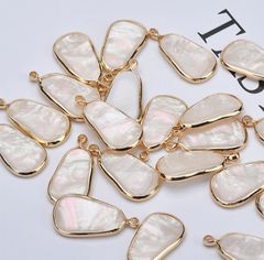 No.764  シェル風アクリルチャーム　4piece