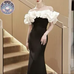 新品 未使用 胸元のフリルの綺麗なマーメイドドレス . 