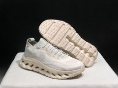 On Cloudtilt スニーカー エアスルーダ ンパーランニング 軽量 男女兼用