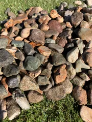 天然砂利 4cm 100kg 国産 エクステリア 庭園 外構 玄関まわり アプローチ 敷砂利 自然石 大粒 防犯 (100kg)のサムネイル