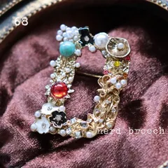 豪華なアルファベットＤブローチ　イニシャル パール キラキラ ヴィンテージ調 新品未使用 アンティーク調 アルファベット コサージュ NerD