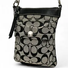 美品 COACH コーチ ショルダーバッグ シグネチャー サコッシュ 黒